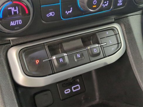 Certified 2023 GMC Acadia SLE w/ Driver Convenience Package image 16