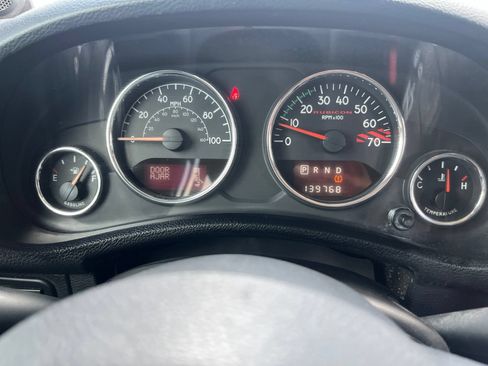 Used 2013 Jeep Wrangler Unlimited Rubicon AWD/4WD image 22