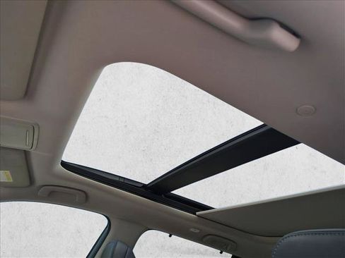 Used 2024 Honda Pilot Touring image 15