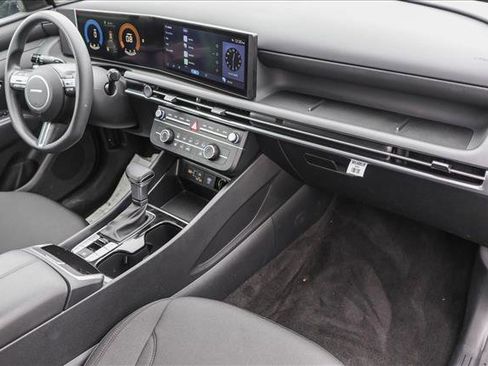 Certified 2025 Hyundai Tucson SE image 27