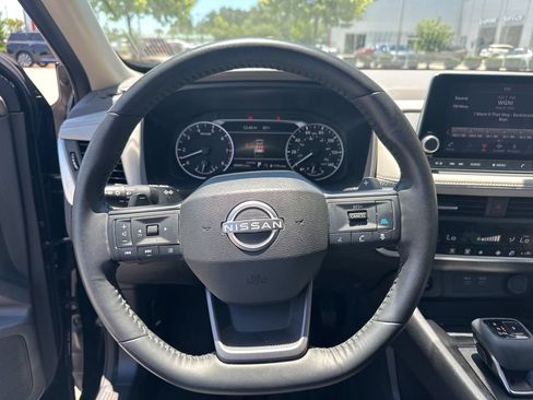 Certified 2025 Nissan Rogue SV FWD image 13