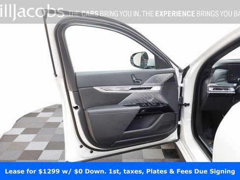 Certified 2025 BMW 760i xDrive w/ Executive Package image 5