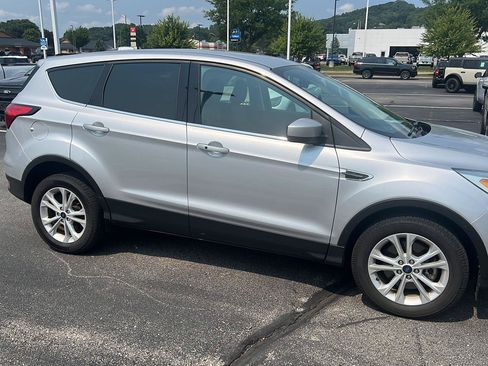 Used 2019 Ford Escape SE AWD/4WD image 2