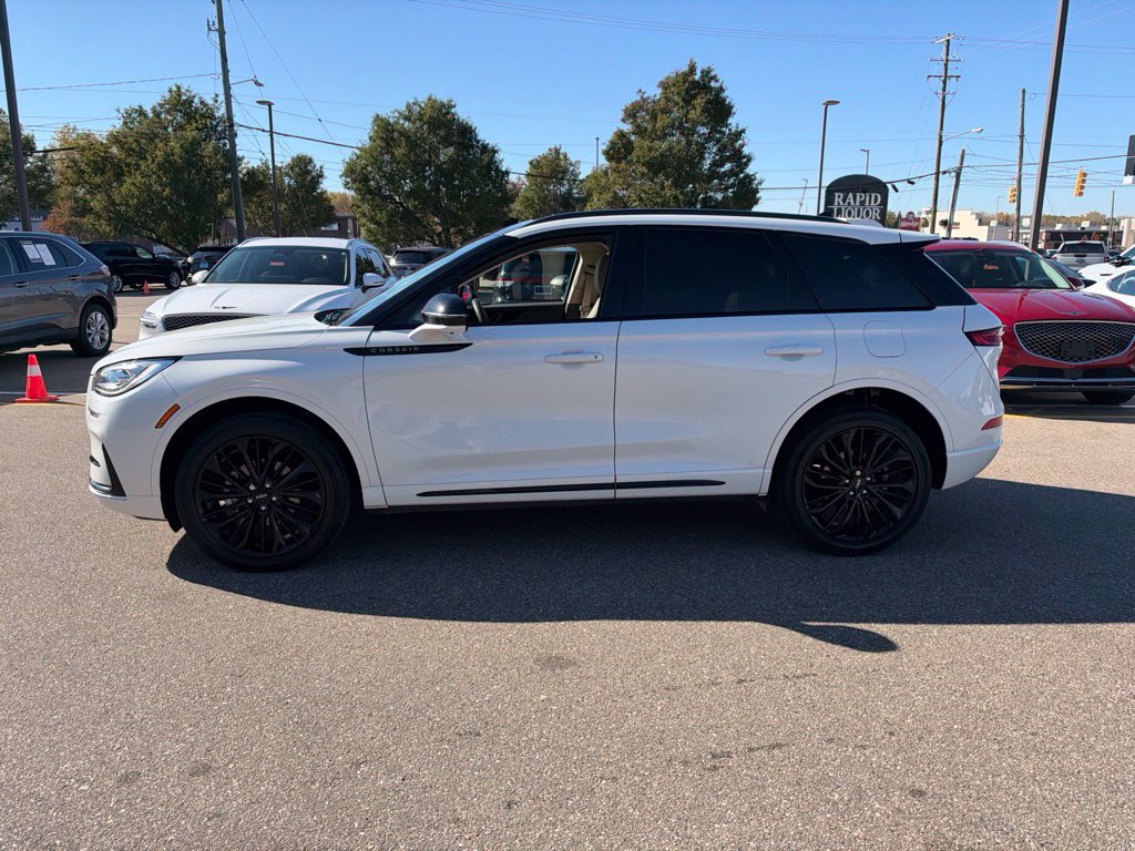 Used 2023 Lincoln Corsair Reserve w/ Equipment Group 201A AWD/4WD image 2
