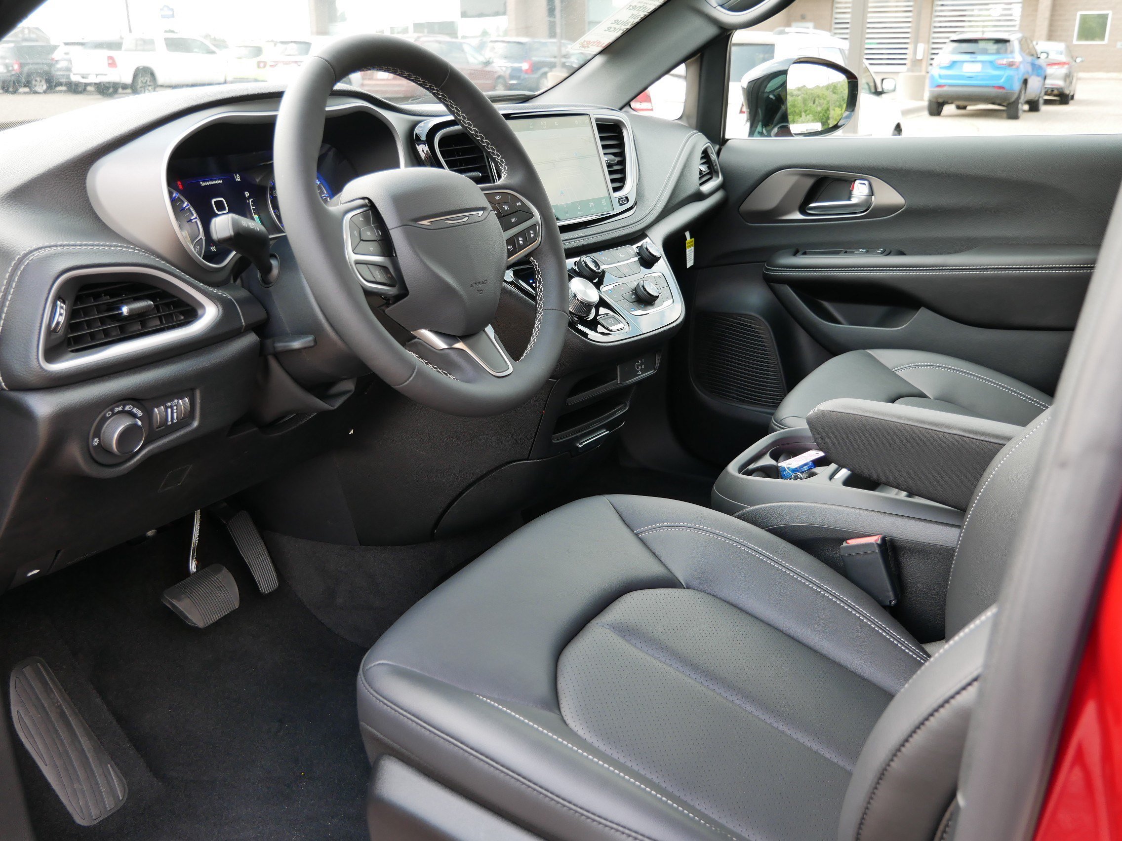 New 2027 Chrysler Pacifica Select w/ Family Tech Group AWD/4WD image 6