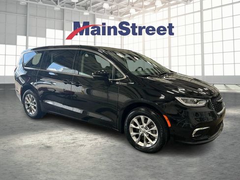 Used 2024 Chrysler Pacifica Touring-L AWD/4WD image 7