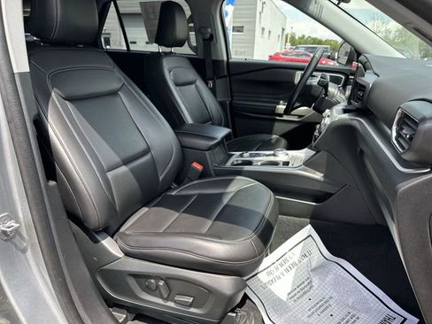Used 2022 Ford Explorer XLT w/ Equipment Group 202A AWD/4WD image 28