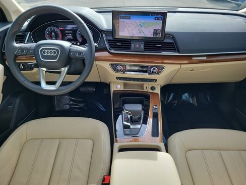 Certified 2025 Audi Q5 2.0T Premium Plus image 2