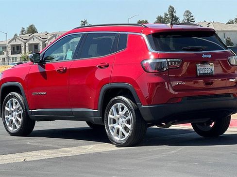 Used 2024 Jeep Compass Latitude image 6