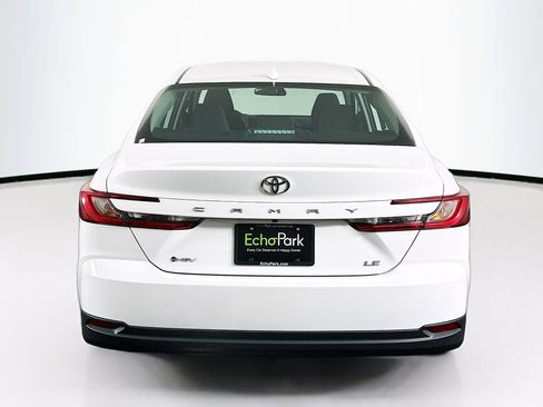Used 2025 Toyota Camry LE image 7