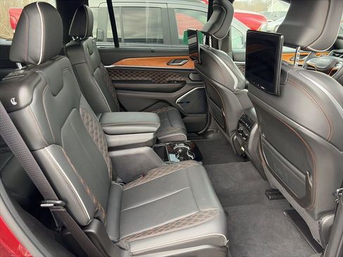 Used 2024 Jeep Grand Cherokee L Summit image 9