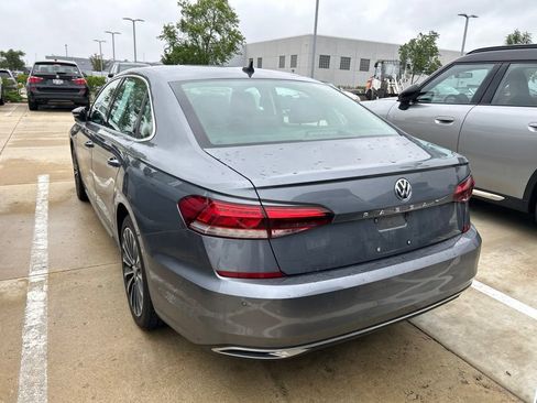 Used 2022 Volkswagen Passat 2.0T FWD image 4