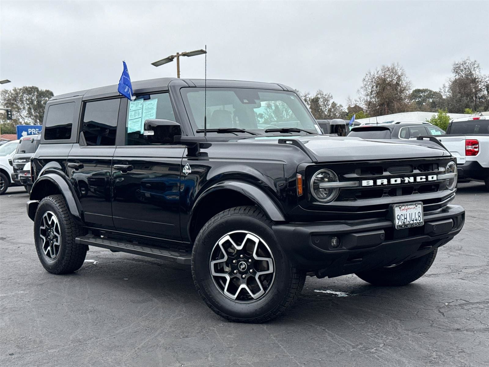Used 2023 Ford Bronco Outer Banks AWD/4WD image 2