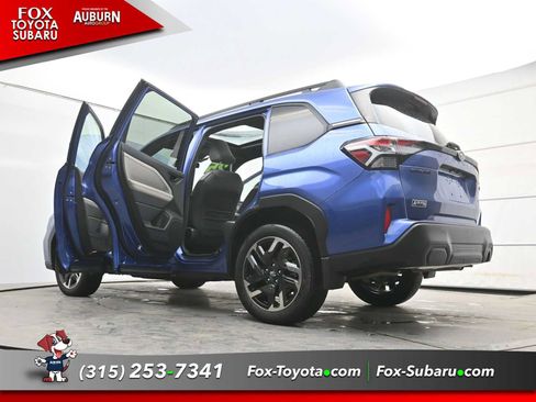 Used 2025 Subaru Forester Premium image 31