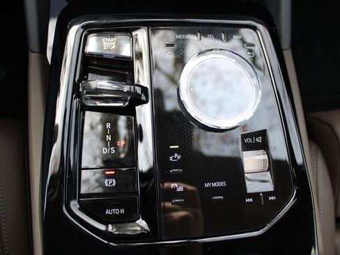 Used 2024 BMW 530i xDrive w/ Executive Package image 32