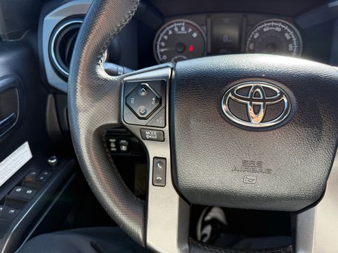 Used 2017 Toyota Tacoma TRD Off-Road w/ Tow Package image 19