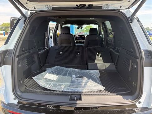 New 2026 Chevrolet Traverse High Country w/ LPO, Floor Liner Package image 31