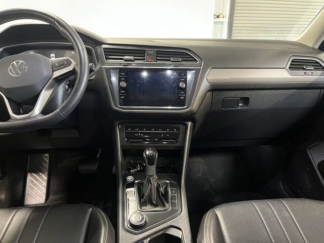Used 2024 Volkswagen Tiguan SE AWD/4WD image 20