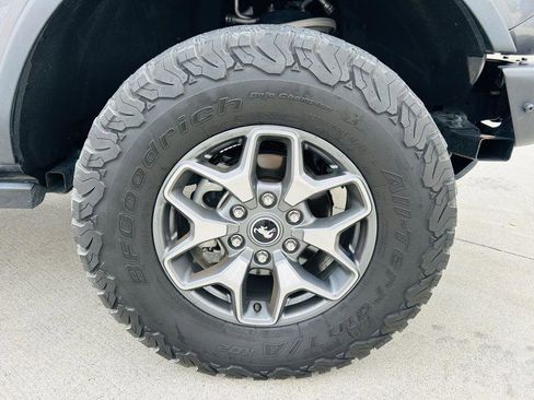 Used 2021 Ford Bronco Badlands image 40