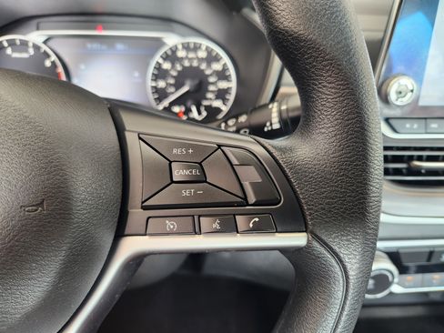 Used 2024 Nissan Altima 2.5 SV FWD image 31