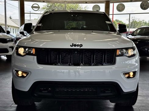 Used 2019 Jeep Grand Cherokee Laredo image 9