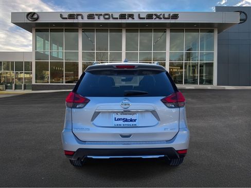 Used 2017 Nissan Rogue SL w/ SL Premium Package image 4