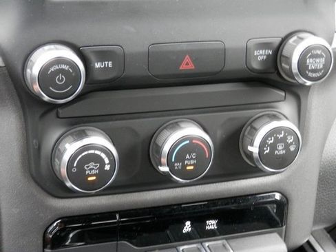 Used 2022 RAM 1500 Big Horn AWD/4WD image 30