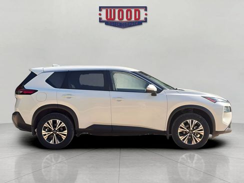 Used 2023 Nissan Rogue SV AWD/4WD image 2
