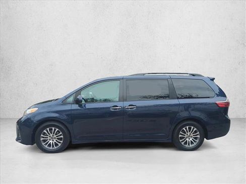 Certified 2019 Toyota Sienna XLE FWD image 8