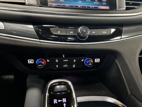 Used 2019 Buick Enclave Essence image 18