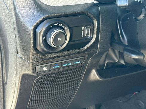 Used 2024 Jeep Wrangler Unlimited image 26