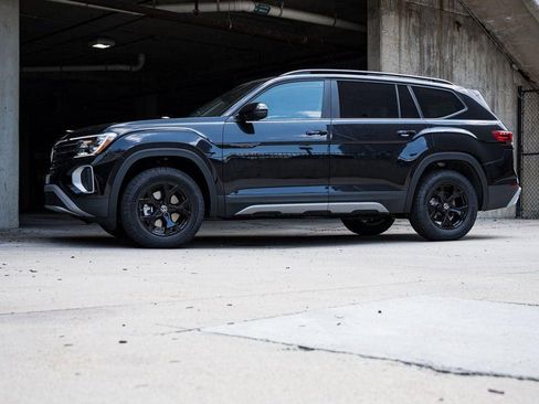 New 2026 Volkswagen Atlas Peak Edition AWD/4WD image 3