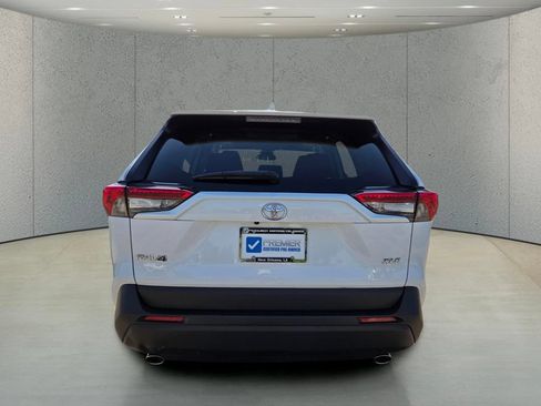 Used 2023 Toyota RAV4 XLE w/ Convenience Package FWD image 4