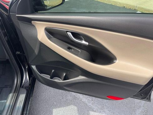 Used 2018 Hyundai Elantra GT image 11