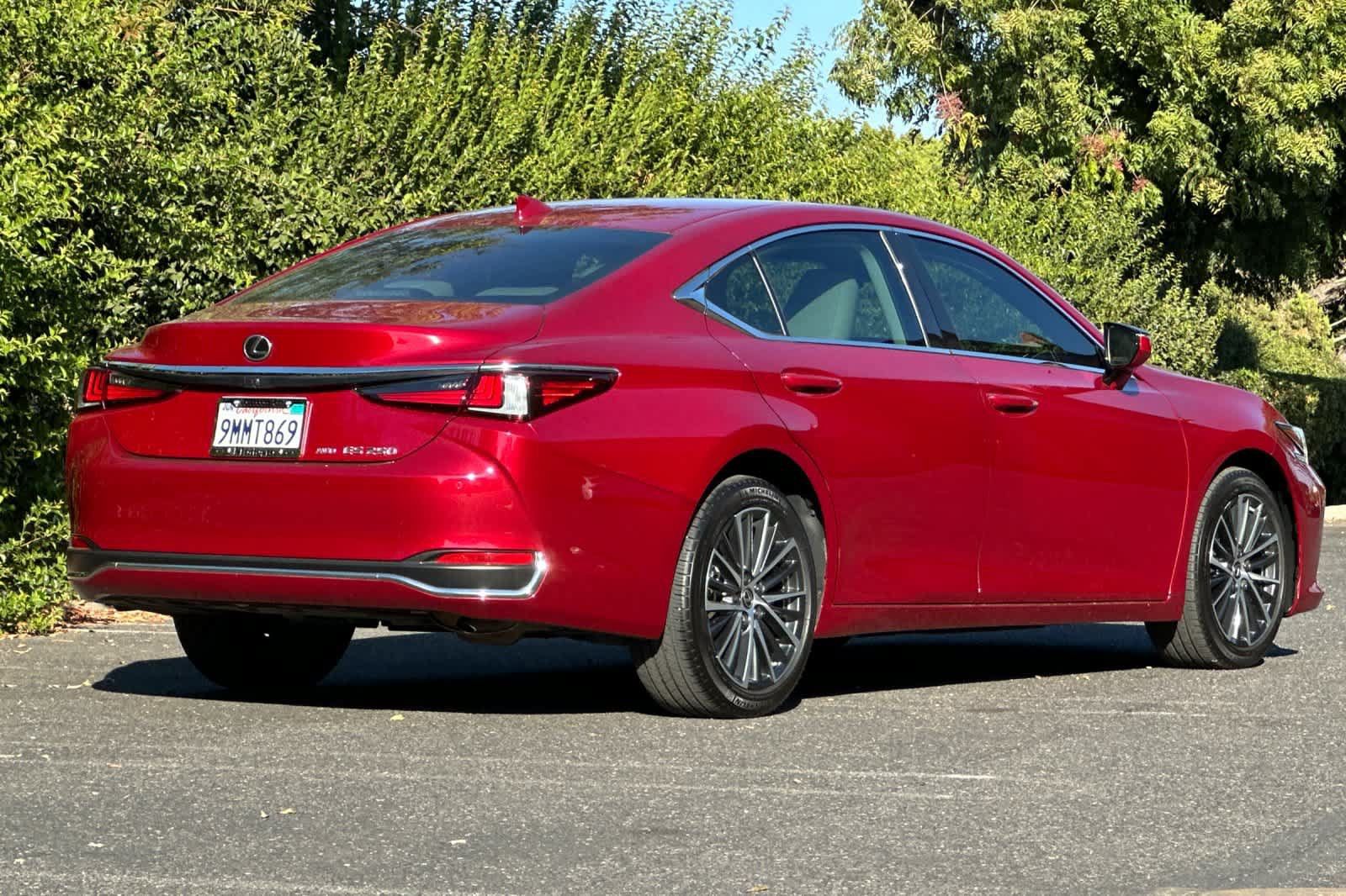 Used 2023 Lexus ES 250 w/ Premium Package AWD/4WD image 3
