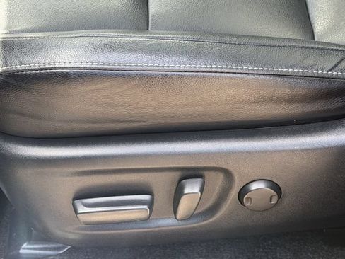 Used 2018 Toyota RAV4 Limited w/ Advanced Technology Package AWD/4WD image 23