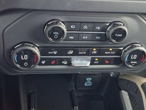 Used 2025 Ford Bronco Badlands AWD/4WD image 29