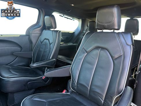 Used 2025 Chrysler Pacifica Limited FWD image 14