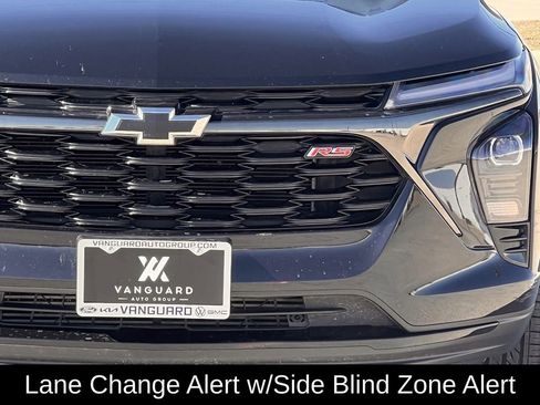 Used 2024 Chevrolet Trax RS w/ Sunroof Package image 11