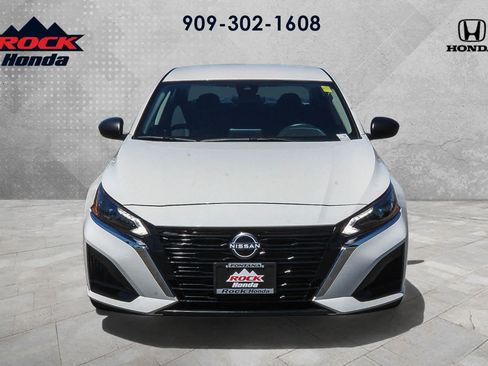 Used 2025 Nissan Altima 2.5 SV FWD image 2