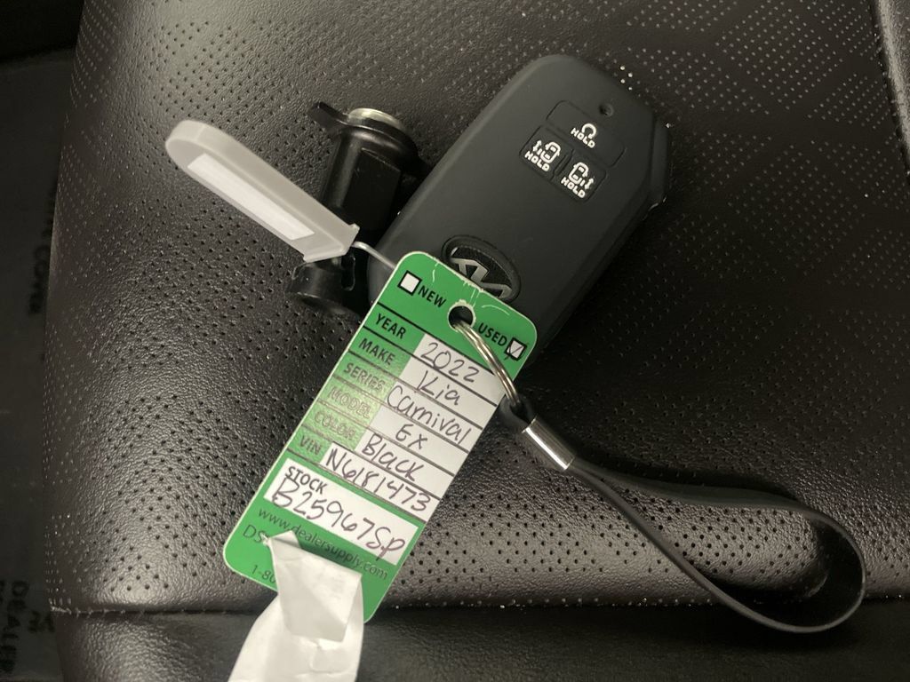 Used 2022 Kia Carnival EX FWD image 29