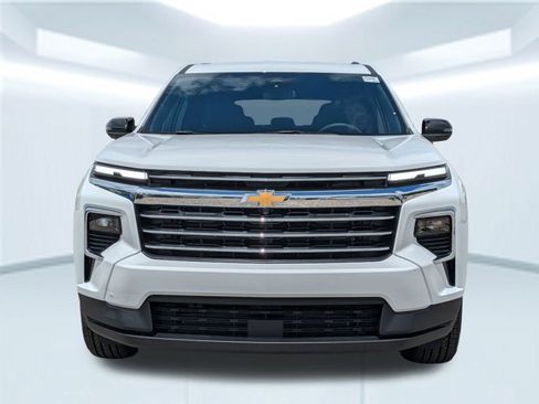 Used 2025 Chevrolet Traverse LT image 10