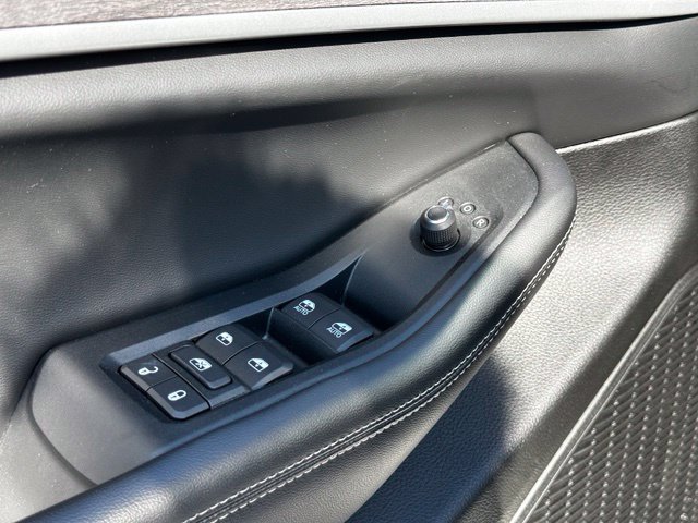 Used 2023 Jeep Grand Cherokee Limited AWD/4WD image 16