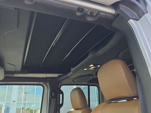 Used 2023 Jeep Wrangler Unlimited Rubicon 4xe w/ Steel Bumper Group image 12