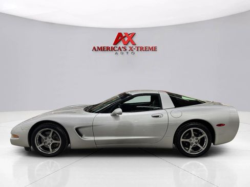 Used 2001 Chevrolet Corvette Coupe w/ Preferred Equipment Group1 RWD image 4
