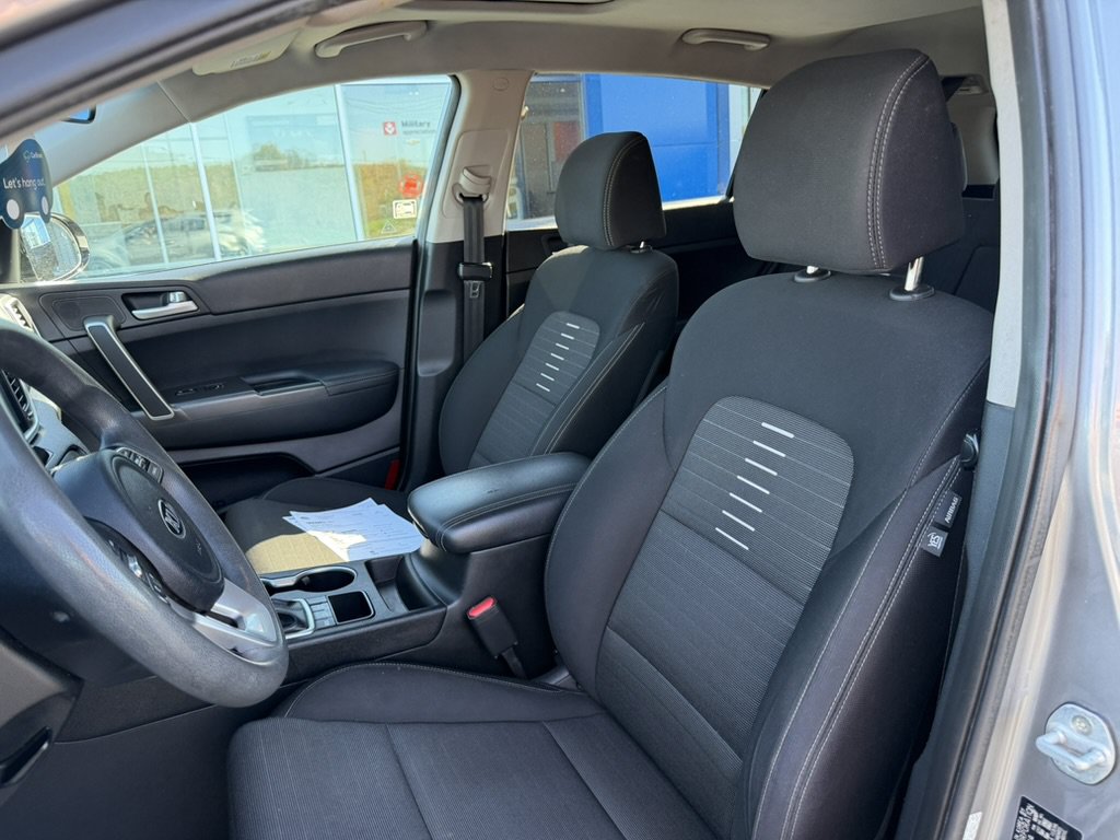 Used 2020 Kia Sportage LX w/ LX Popular Package AWD/4WD image 17