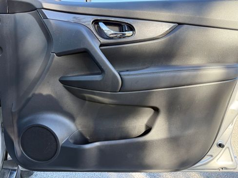 Used 2020 Nissan Rogue SV image 44