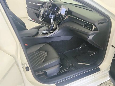 Used 2024 Toyota Camry SE w/ Cold Weather Package FWD image 28