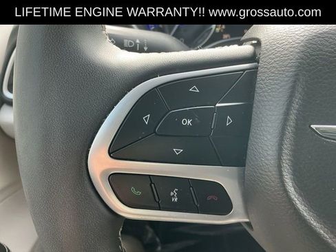 Used 2024 Chrysler Pacifica Touring-L FWD image 14