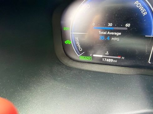 Used 2025 Toyota RAV4 XSE w/ Advanced Technology Package AWD/4WD image 9